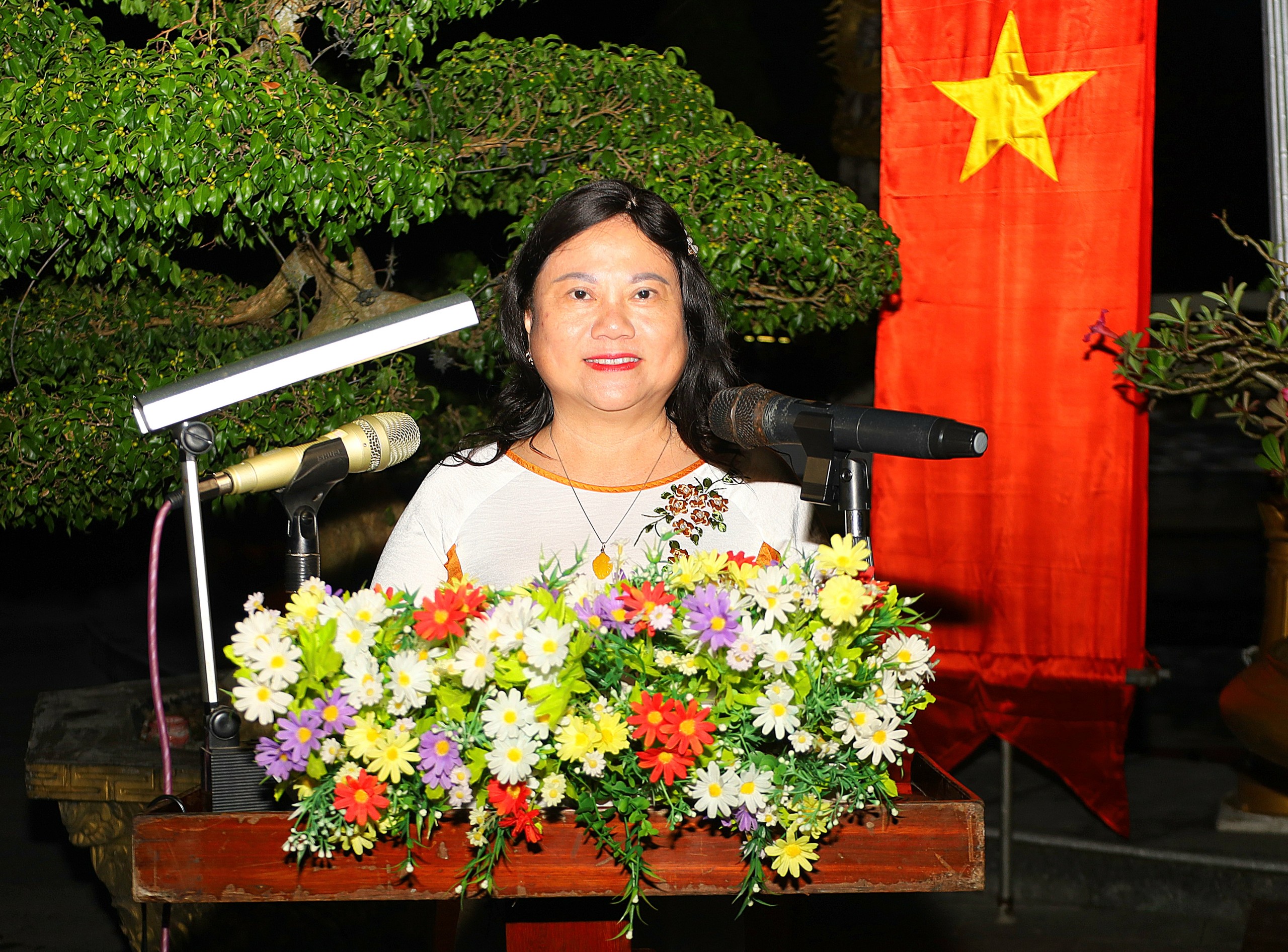 Bà Trần Thị Xuân Mai - Giám đốc Sở Lao động - Thương binh và Xã hội TP. Cần Thơ đọc bài viếng.