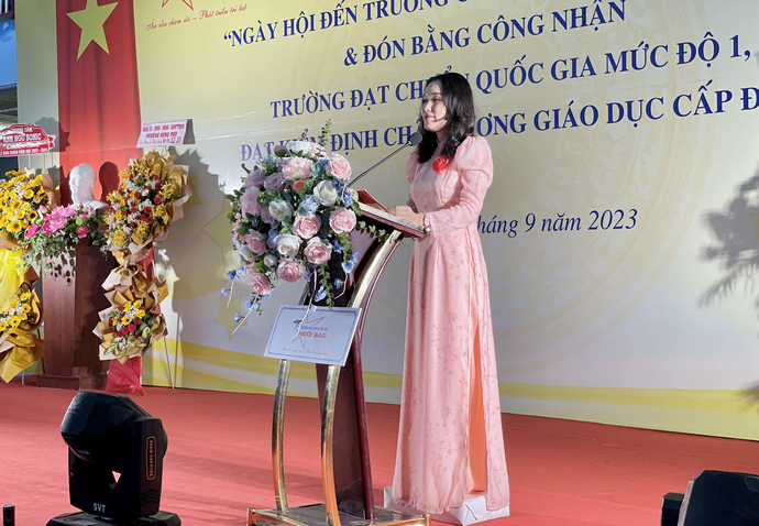 Cô Nguyễn Thuỵ Diệu Thanh Như Ý – Hiệu trưởng Trường Mầm non Ngôi Sao 2 phát biểu tại buổi lễ.