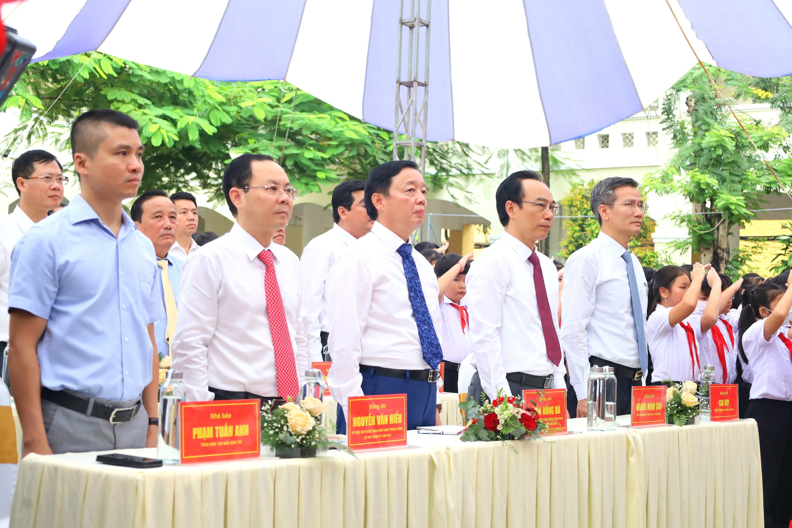 Lễ khai giảng năm học mới 2023 – 2024 ngành Giáo dục Cần Thơ vinh dự được Phó Thủ tướng Chính phủ Trần Hồng Hà đến dự và phát biểu chỉ đạo.