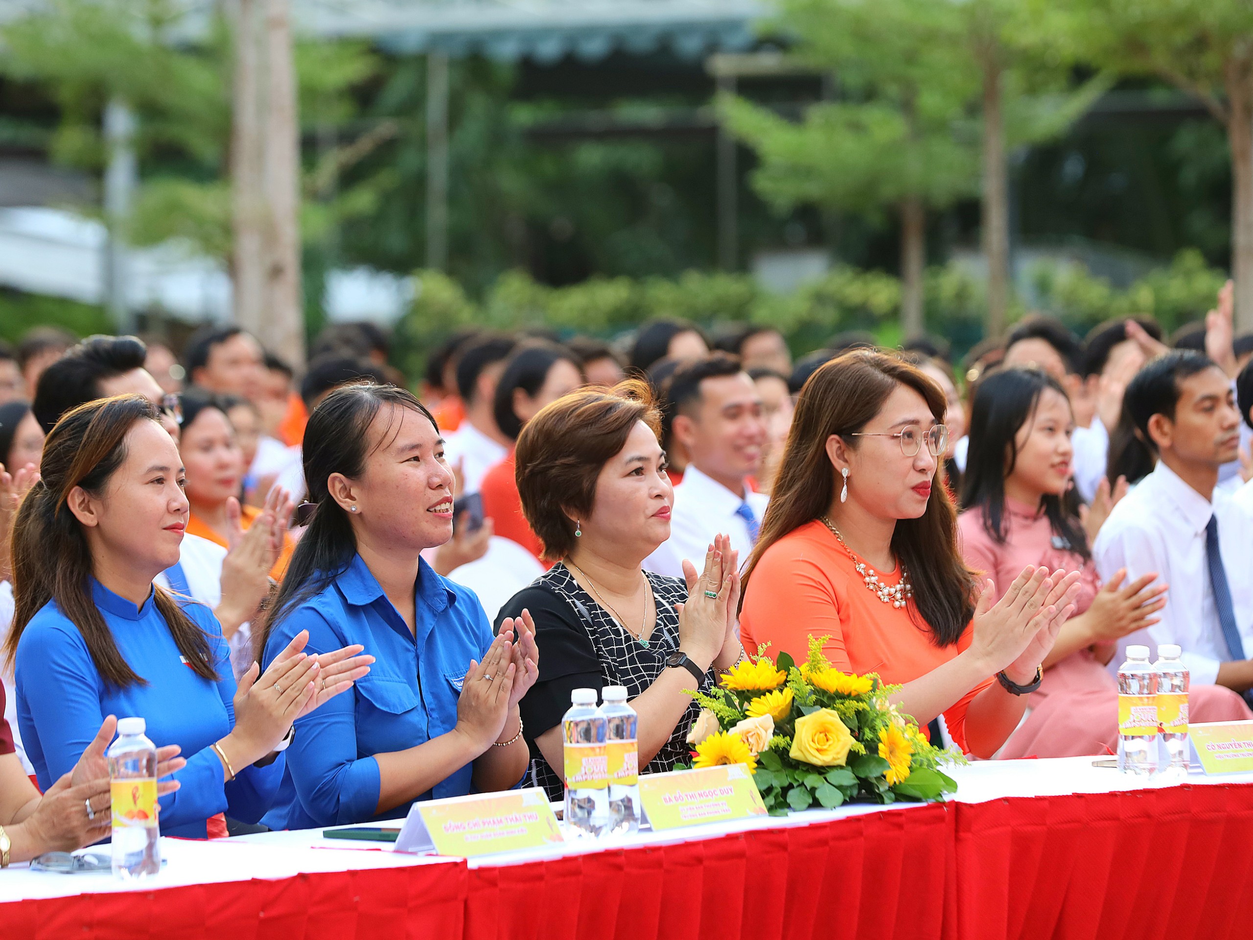 Các đại biểu tham dự lễ khai giảng năm học mới 2023 - 2024.