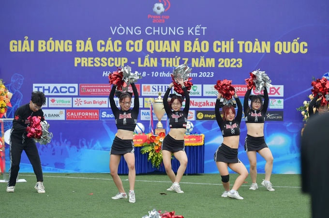 Tiết mục nhảy đồng diễn ấn tượng của sinh viên Đại học Quốc gia Hà Nội.