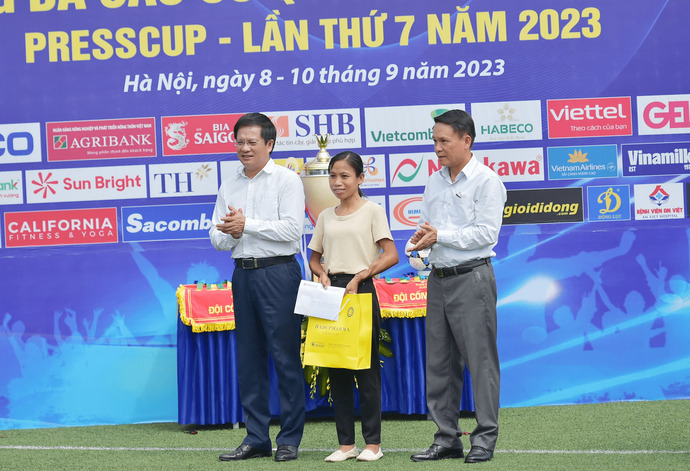 Song song với các trận đấu, Press Cup 2023 có nhiều các hoạt động thiện nguyện.