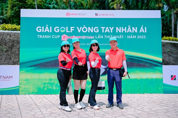 Giải Golf “Vòng tay nhân ái” đã tạo một sân chơi lành mạnh, bổ ích góp phần tăng cường tinh thần đoàn kết, hợp tác giữa những người làm báo với các cơ quan, đơn vị, doanh nghiệp, doanh nhân.