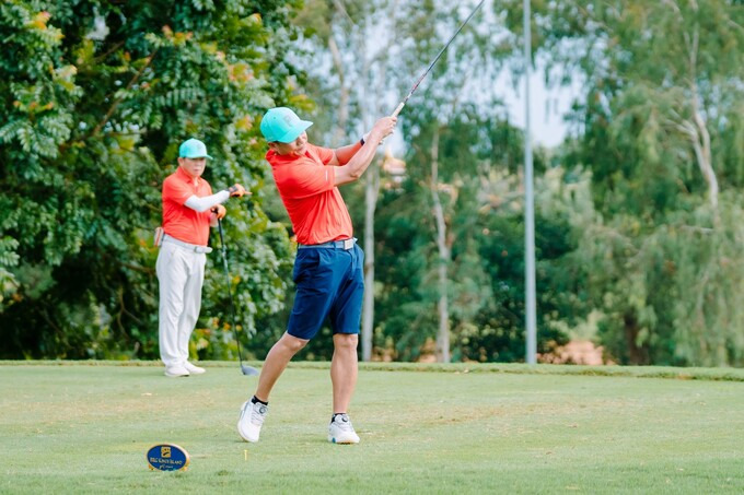 Cú swing điệu nghệ của golfer