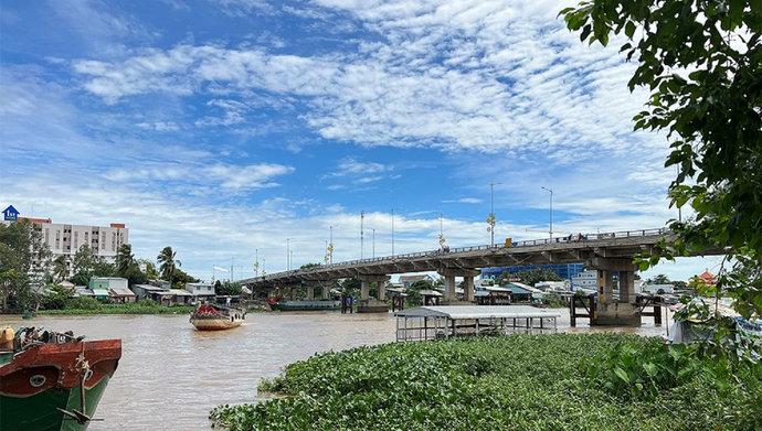 Đoạn sông nghi phạm ném cháu bé xuống.