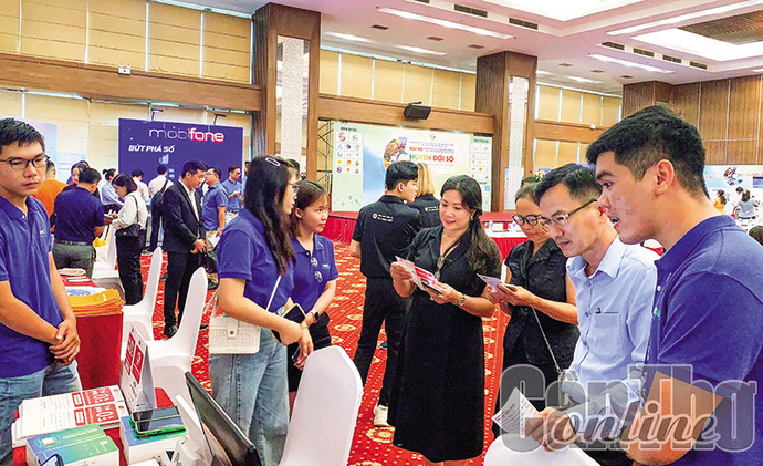 Nhiều hội nghị, hội thảo cấp vùng được tổ chức tại Cần Thơ. Trong ảnh: Ngày hội Chuyển đổi số du lịch TP Hồ Chí Minh và 13 tỉnh, thành ÐBSCL tại khách sạn Mường Thanh Cần Thơ.