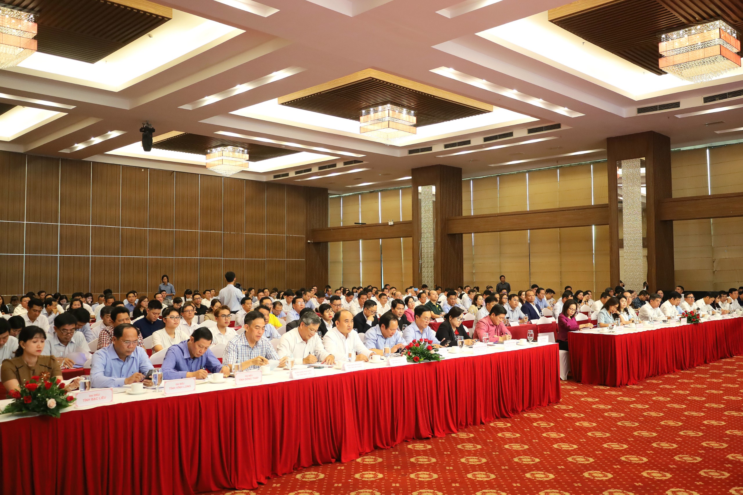 Toàn cảnh Hội nghị đẩy mạnh tín dụng hỗ trợ doanh nghiệp lĩnh vực lúa gạo, thủy sản trong vùng Đồng bằng sông Cửu Long.