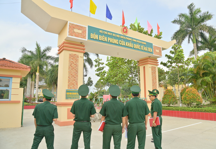 Đoàn kiểm tra chuyên môn: Tham mưu, Chính trị, Hậu cần, Trinh sát, Ma túy và tội phạm