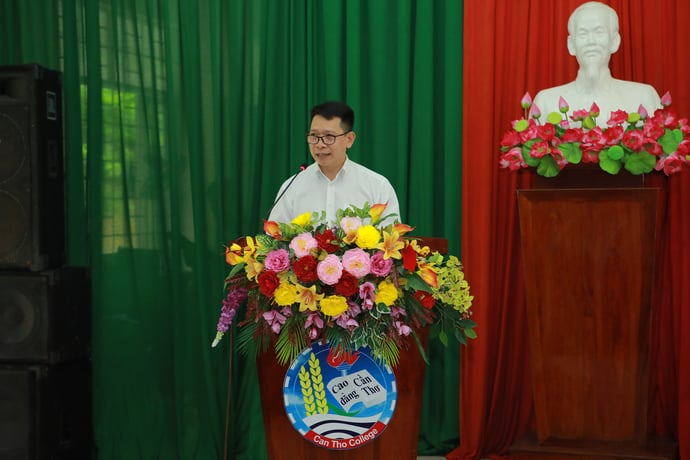 Ông Nguyễn Trọng Vũ Bình - Quản lí tổ chức Save the Children (SCI) tài trợ, đơn vị tài trợ Chiến dịch phát biểu.