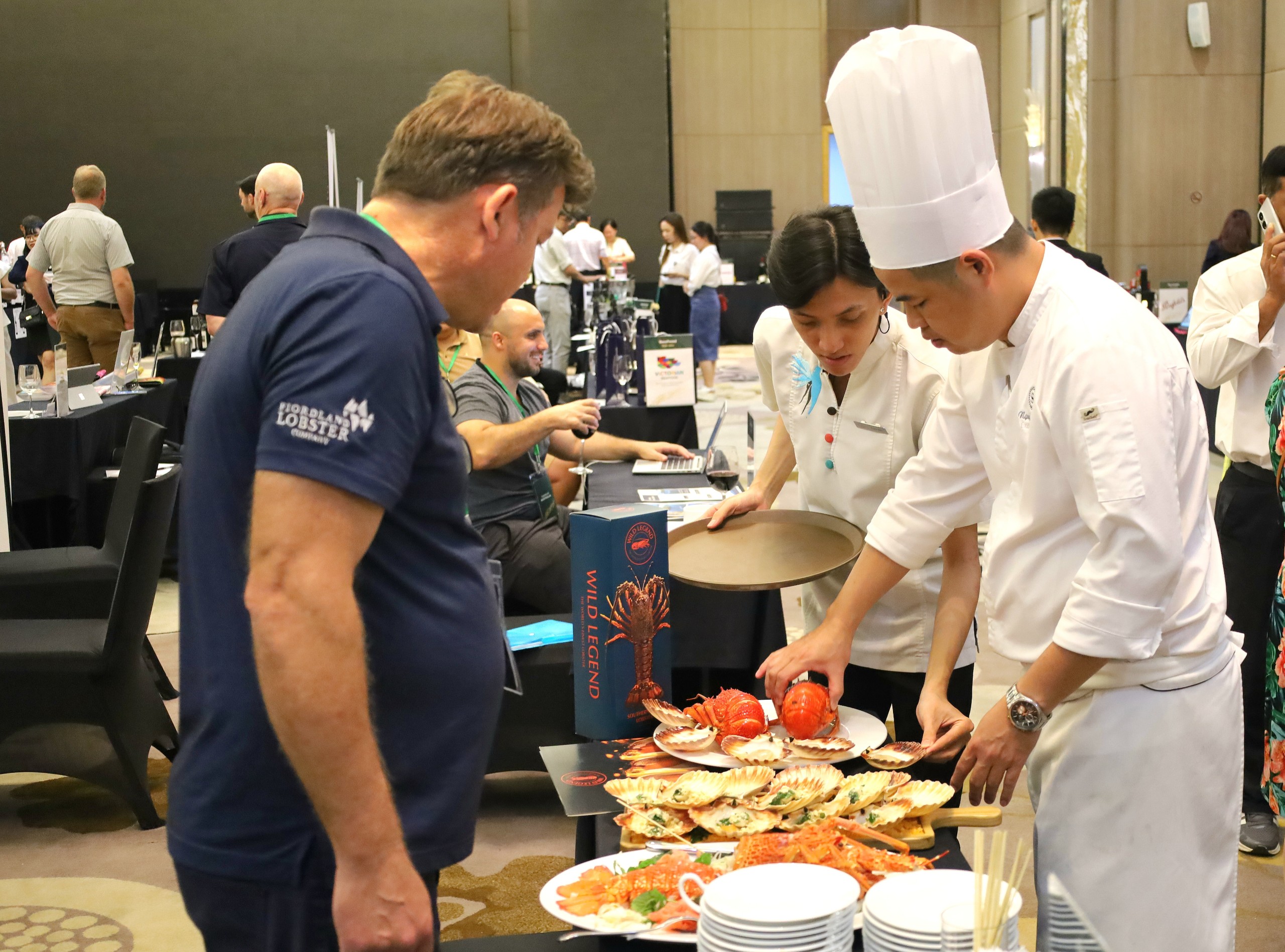 Chương trình còn là dịp để đầu bếp đến từ Australia và Việt Nam có cơ hội giao lưu.