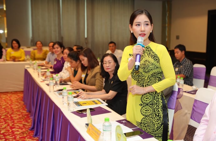 33 hội viên doanh nhân đồng hương Bạc Liêu, Cà Mau tự giới thiệu và kết nối thương hiệu với cộng đồng doanh nhân tại hội nghị.