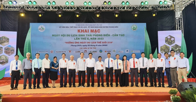 Các đại biểu tại ngày hội.