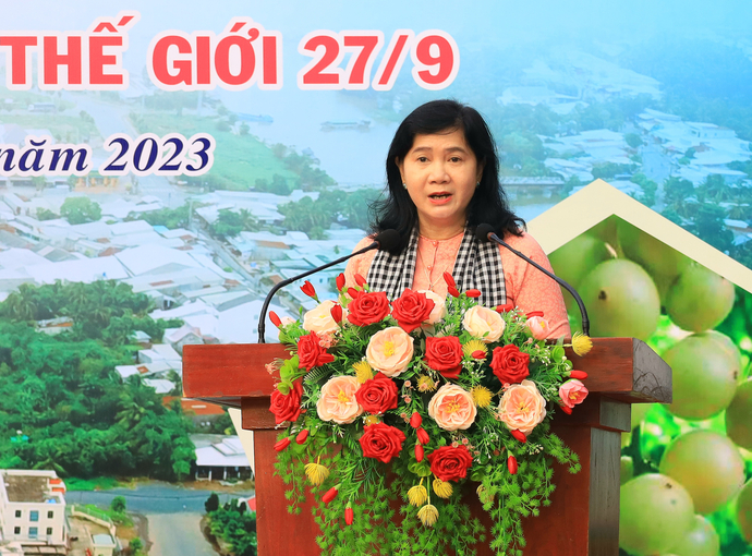 Bà Đào Thị Thanh Thúy - Phó Giám đốc Sở Văn hóa, Thể thao và Du lịch TP. Cần Thơ phát biểu tại buổi xuất phát diễu hành xe điện.