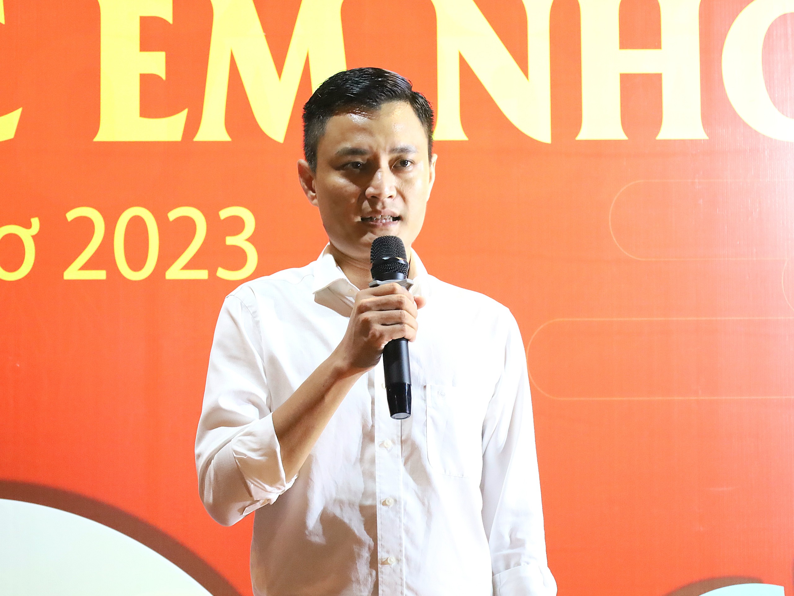 Ông Đỗ Thành Huấn – Đại diện Nhà hàng Tân Đào Hoa Đảo Food & Beer phát biểu tại chương trình.