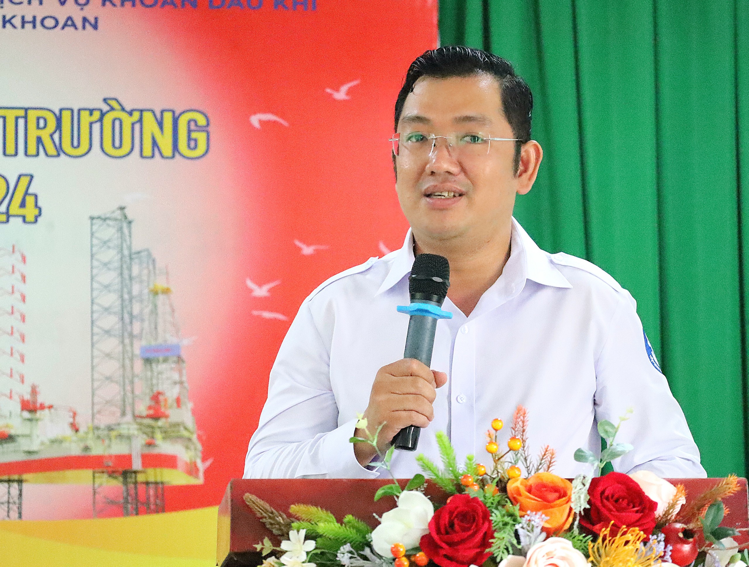 Anh Lâm Văn Tân - Phó Bí thư Thành đoàn Cần Thơ phát biểu tại chương trình.