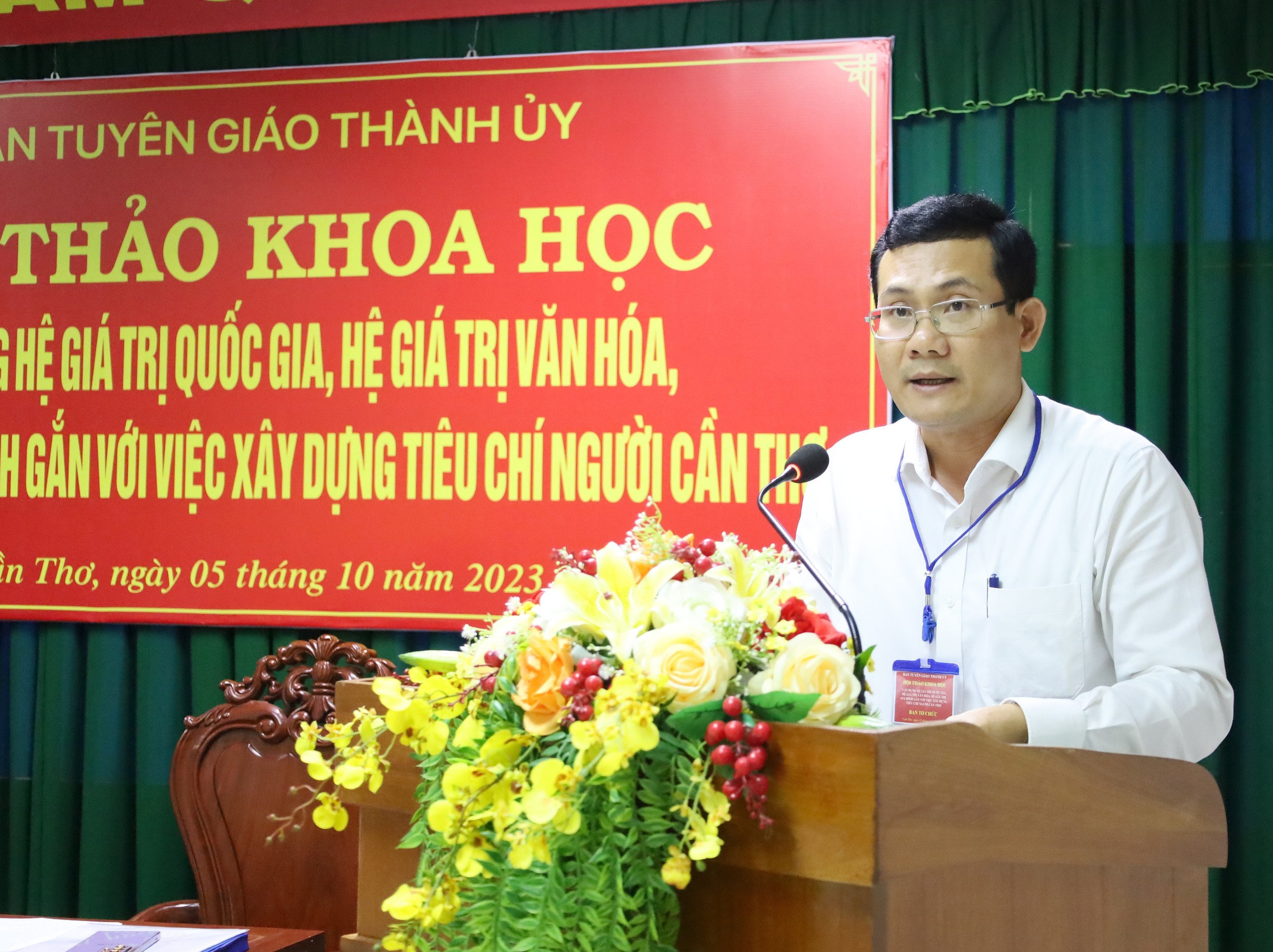 Ông Nguyễn Minh Tuấn - Giám đốc Sở VHTTDL TP. Cần Thơ phát biểu tham luận.