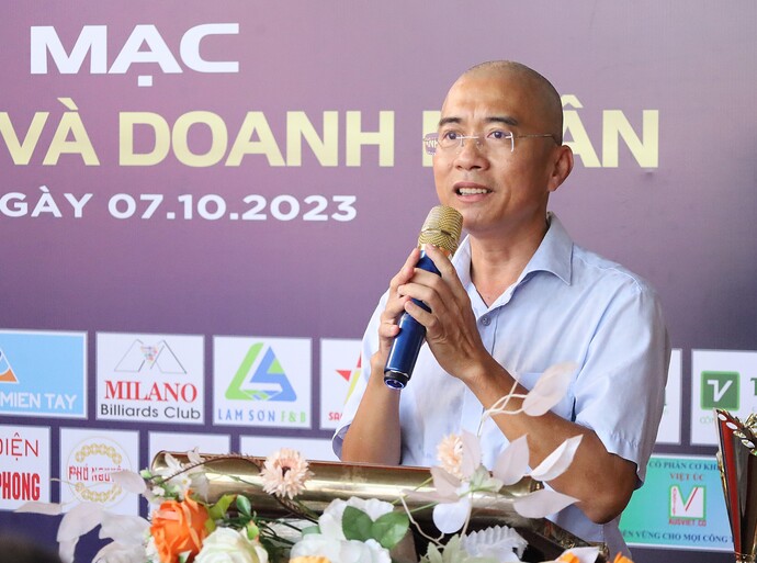 Ông Lê Phương Nguyên - Trưởng Văn phòng Đại diện Tạp chí Gia đình Việt Nam tại TP Cần Thơ, trưởng BTC Giải phát biểu tại buổi lễ khai mạc.
