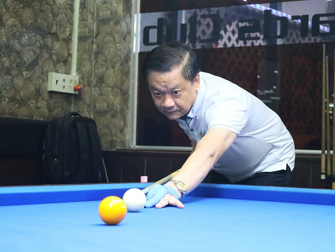 Ông Dương Tấn Hiển - Phó Chủ tịch thường trực UBND TP. Cần Thơ tham gia thi đấu tại giải.