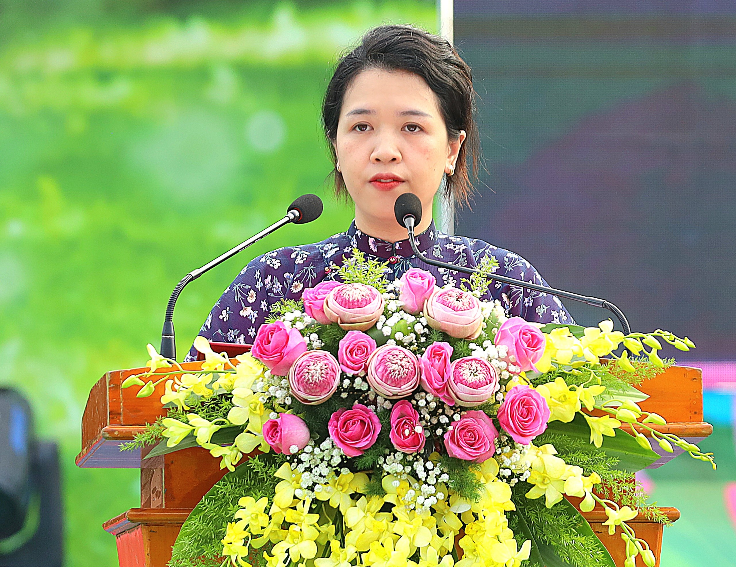 Bà Võ Lưu Lan Uyên – Phó tổng Thư ký Tổ chức Kỷ lục Việt Nam (VietKings) đại diện phát biểu và công bố Quyết định xác lập Kỷ lục Việt Nam.