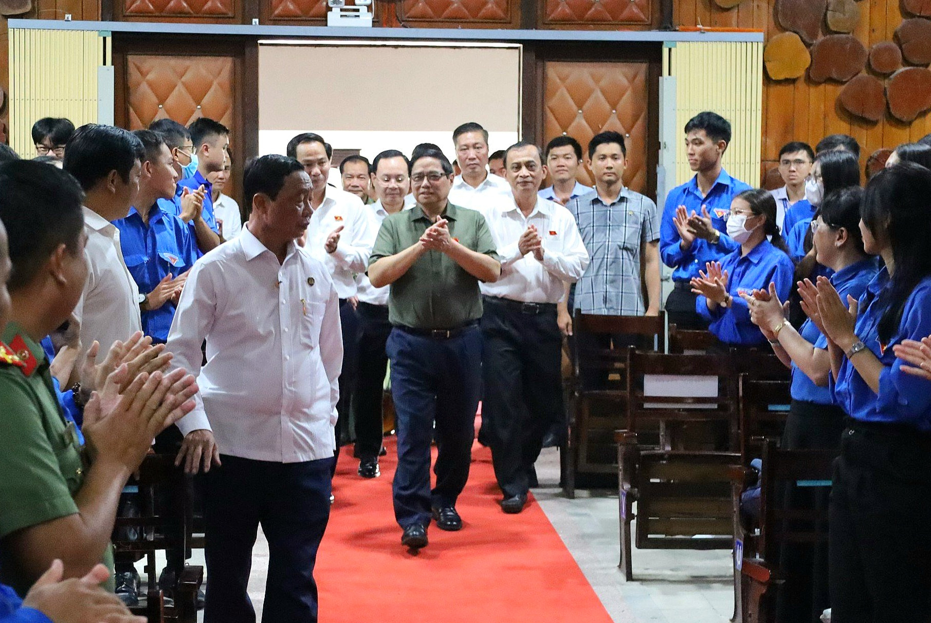 Thủ tướng Chính phủ Phạm Minh Chính và Đoàn đại biểu Quốc hội TP. Cần Thơ đến dự hội nghị.