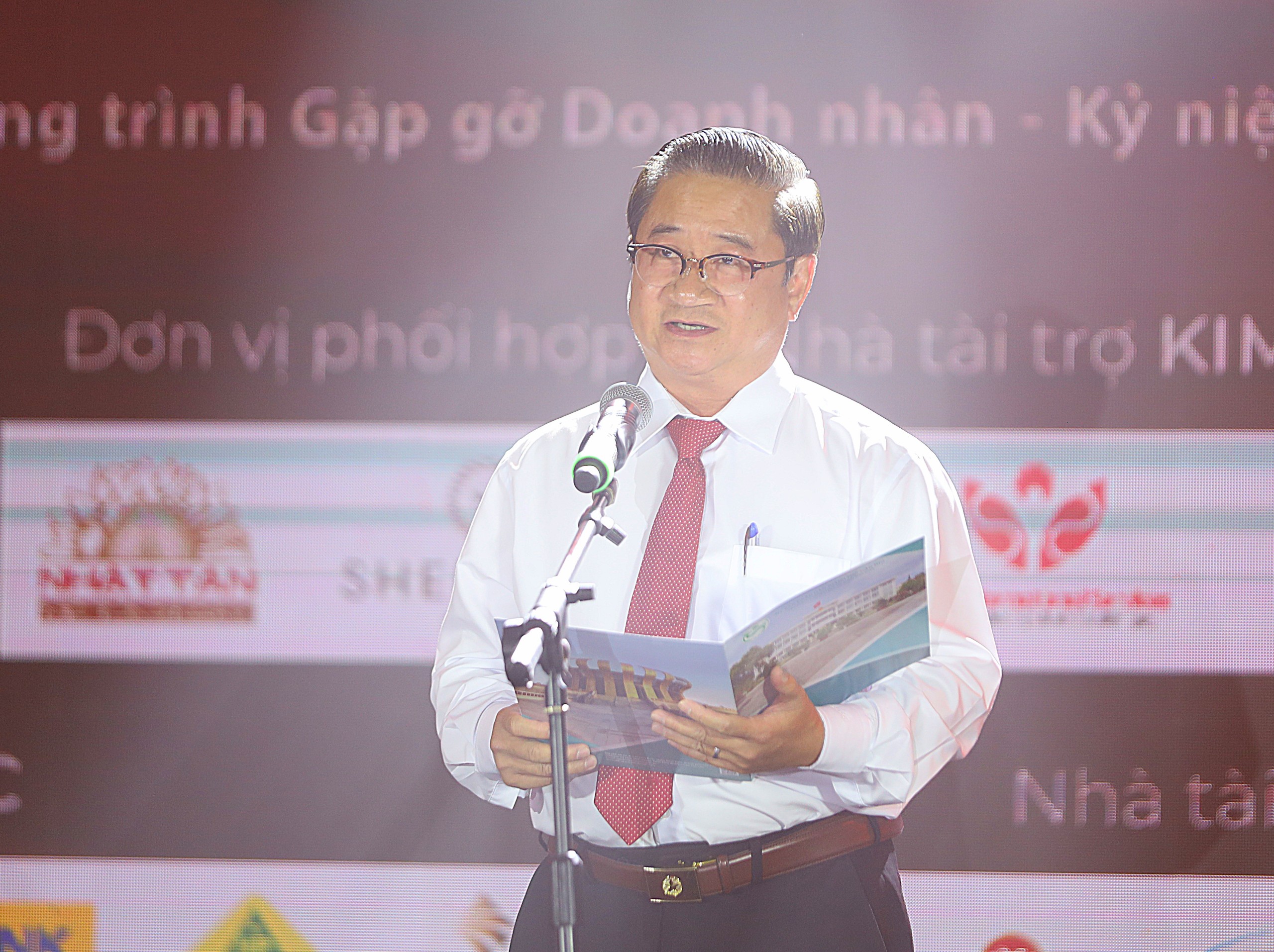 Ông Trần Việt Trường – Phó Bí thư Thành ủy, Chủ tịch UBND TP. Cần Thơ phát biểu tại chương trình.