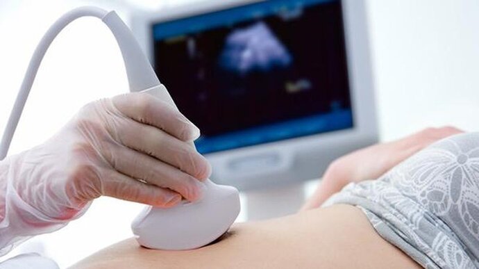 Việc một thai phụ đi khám thai kết hợp với siêu âm kiểm tra theo lịch định kì là phương pháp tốt nhất giúp phát hiện sớm các bất thường trong quá trình mang thai. Ảnh: Internet.