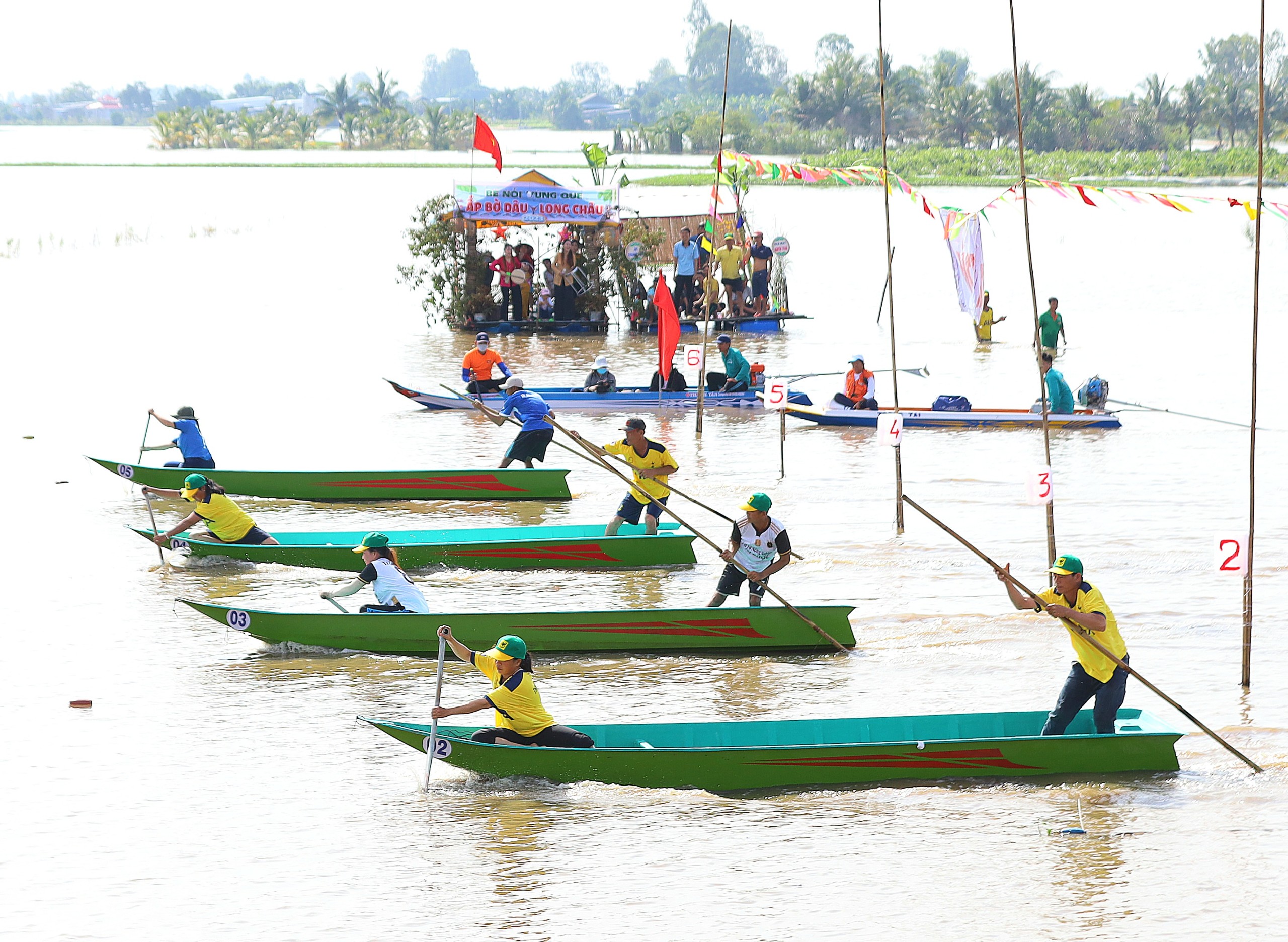 Ngày hội mùa nước nổi và giải đua xuồng góp phần mang đến niềm vui cho người dân khi mùa nước nổi về, qua đó góp phần quảng bá du lịch huyện Châu Phú nói riêng và tỉnh An Giang nói chung.