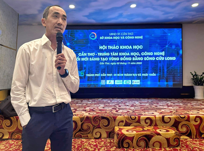 Ông Nguyễn Phương Lam - Giám đốc Phòng Thương mại và Công nghiệp Việt Nam chi nhánh Cần Thơ (VCCI Cần Thơ) chia sẻ tại Hội thảo.
