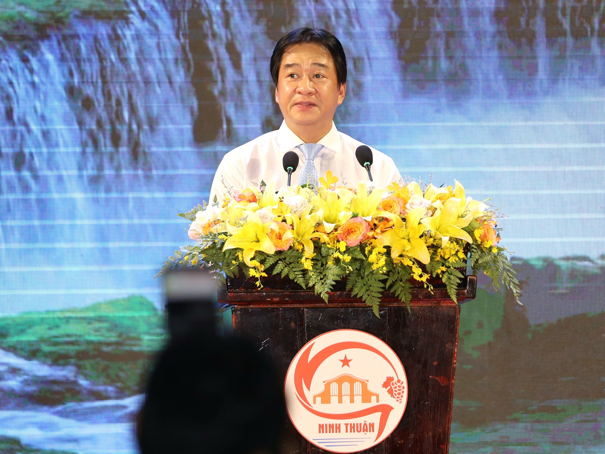 Ông Nguyễn Long Biên - Phó Chủ tịch UBND tỉnh Ninh Thuận phát biểu tại lễ khai mạc.