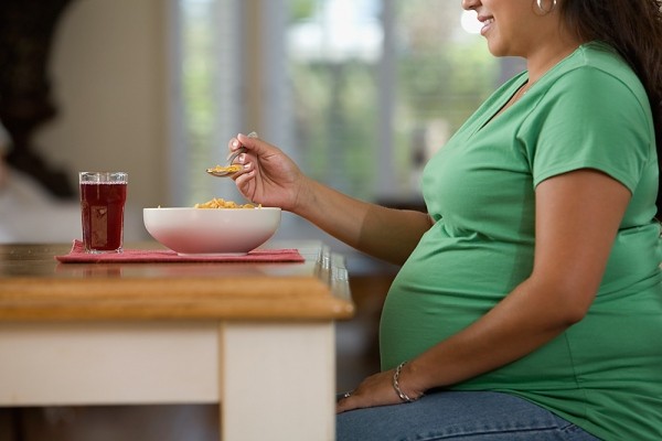 Ăn uống khoa học, hợp lý trong quý 3 của thai kỳ cần bổ sung trung bình 300 calo mỗi ngày. Ảnh minh họa.