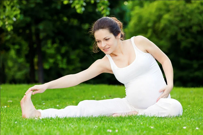 Vận động thường xuyên trước và sau khi mang thai sẽ giảm thiểu đáng kể các bệnh vặt cho mẹ bầu, trong đó còn giúp ngăn ngừa tình trạng béo phì trong quá trình mang thai. Ảnh minh họa.