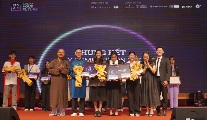 4 thí sinh đạt Học bổng của SW Education trị giá 300 đô la Úc: Trần Vũ Phương Vy, Cao Phương Vy, Lý Mỹ Linh và Trần Lê Trúc.