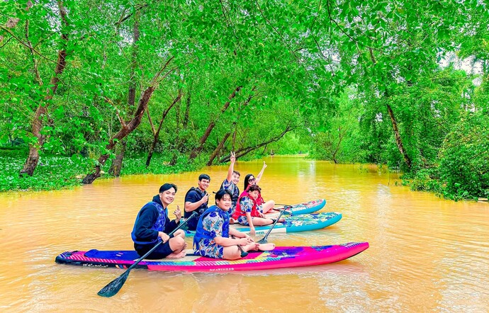 Trò chơi này tại Sup Cần Thơ không chỉ thu hút du khách thập phương mà còn rất được khách nước ngoài ưa chuộng. Người chơi sẽ được tham quan sông Hậu trên những cung đường thơ mộng, nơi có hai hàng bần trĩu quả; được ngắm nhìn cầu Cần Thơ - một biểu tượng kiến trúc tiêu biểu của thủ phủ miền Tây từ khoảng cách gần; được thưởng thức đồ nướng trên bến cảng,...