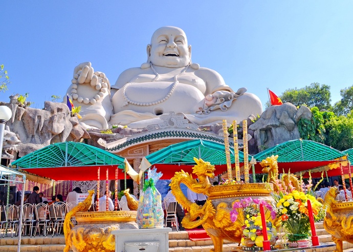 Lễ Công bố kỷ lục 'Tượng Phật Di Lặc lớn nhất trên đỉnh núi ở Châu Á'.