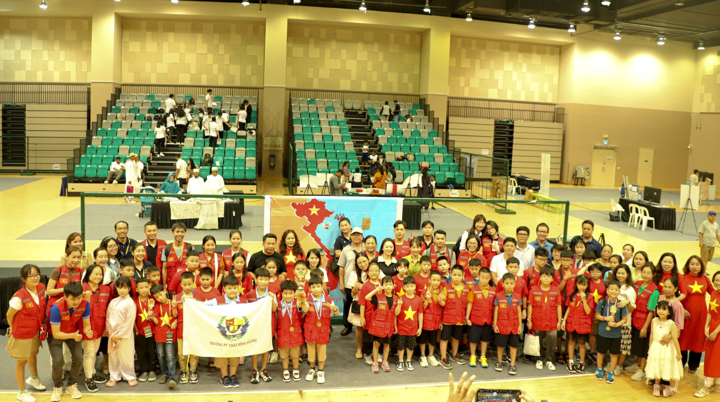 Đội Việt Nam tại Cuộc thi Global Robotics Games 2023 tổ chức tại Singapore.