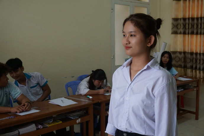 Em Nguyễn Thị Kim Xuyến khiếm thính, học lớp 8 - Trường dạy trẻ khuyết tật TP. Cần Thơ chia sẻ về ước mơ của mình bằng ngôn ngữ ký hiệu