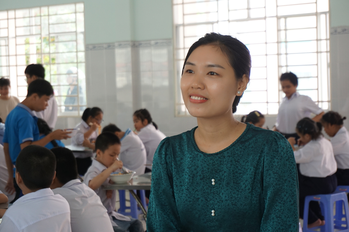 Bạn Nguyễn Thị Thuý Quỳnh - Trưởng nhóm dự án 'Bếp Xanh' kết nối bạn bè cùng nấu mì Ý cho các em Trường dạy trẻ khuyết tật TP. Cần Thơ