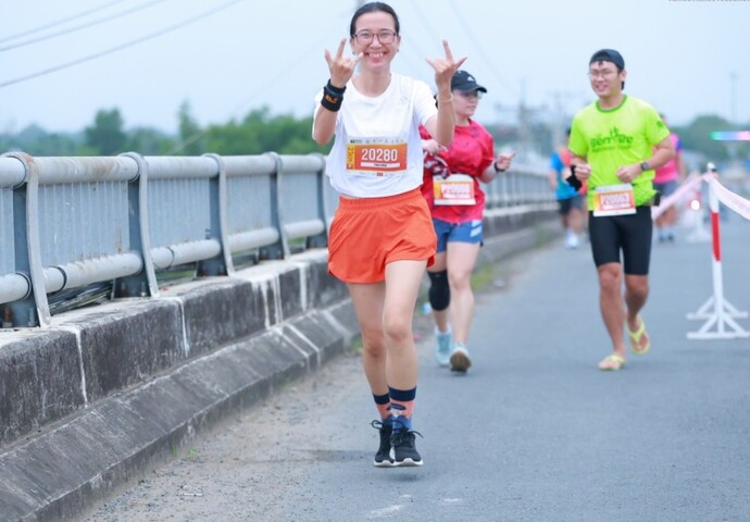 Vận động viên Hồ Bé Linh đến từ Thành phố Cần Thơ chạy cự ly 21km.