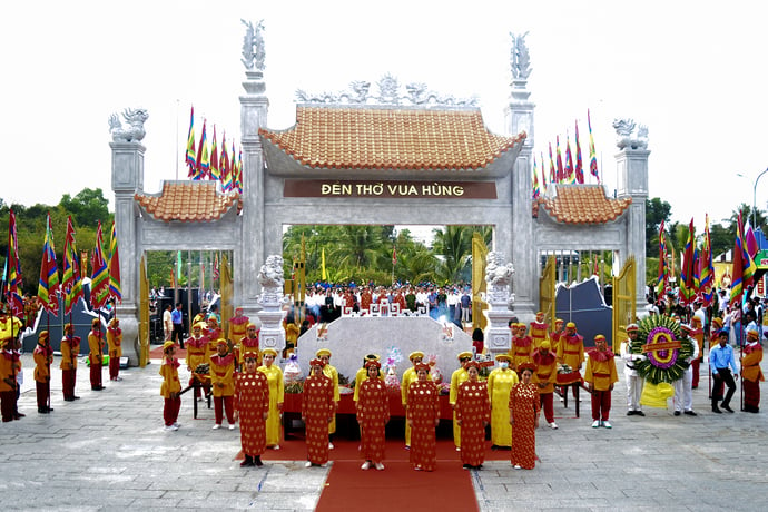 Giỗ tổ Hùng Vương tại Đền Vua Hùng, xã Tân Phú, huyện Thới Bình (Ảnh: Thanh Mộng).