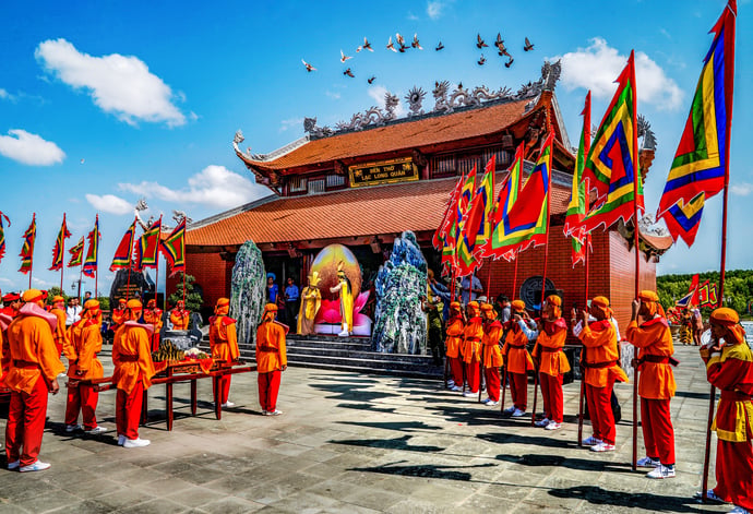 Lễ giỗ tổ Lạc Long Quân tại xã Đất Mũi, huyện Ngọc Hiển (Ảnh: Huỳnh Lâm).