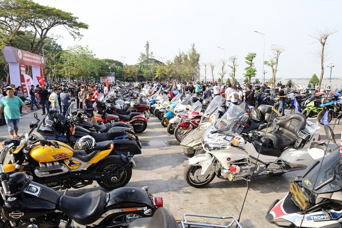 Tại Đại hội Moto miền Tây năm 2022 đã có sự xuất hiện của nhiều Moto PKL siêu khủng tại Việt Nam như: Harley-Davidson, Z1000, BMW S1000RR, BMW S1000R, Ducati Panigale Superleggera V4, CB1000R, CBR1000RR, BMW F800R, Suzuki GSX-R1000, Ninja ZX-10R,… và các mẫu xe độ độc đáo có giá trị lên đến hàng tỷ đồng.