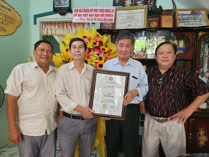 Các học trò của Đại lão võ sư La Văn Long giờ đã 5 - 7 đẳng, đến chúc mừng Thầy.