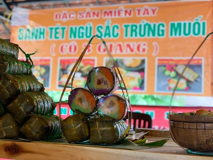 Bánh tét Trà Cuôn tại Lễ hội ẩm thực Làng du lịch sinh thái Ông Đề năm 2022.