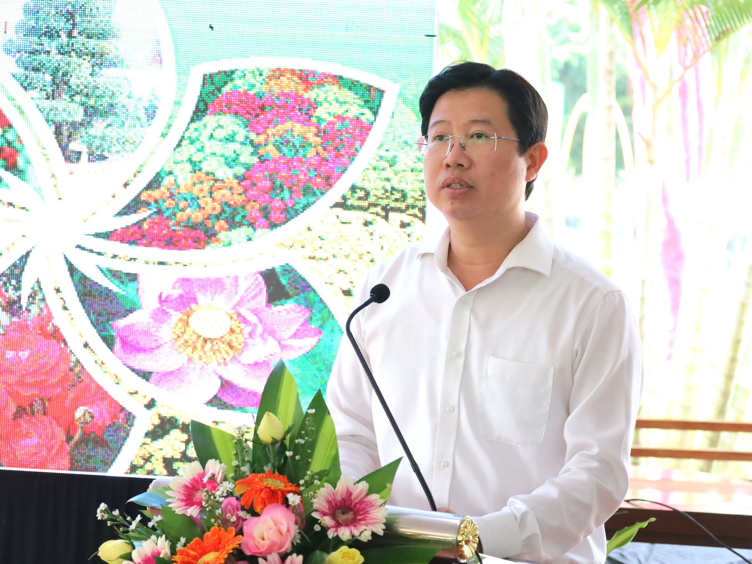 Ông Huỳnh Minh Tuấn - Phó Chủ tịch UBND tỉnh Đồng Tháp, Trưởng Ban tổ chức Festival phát biểu tại buổi họp báo.
