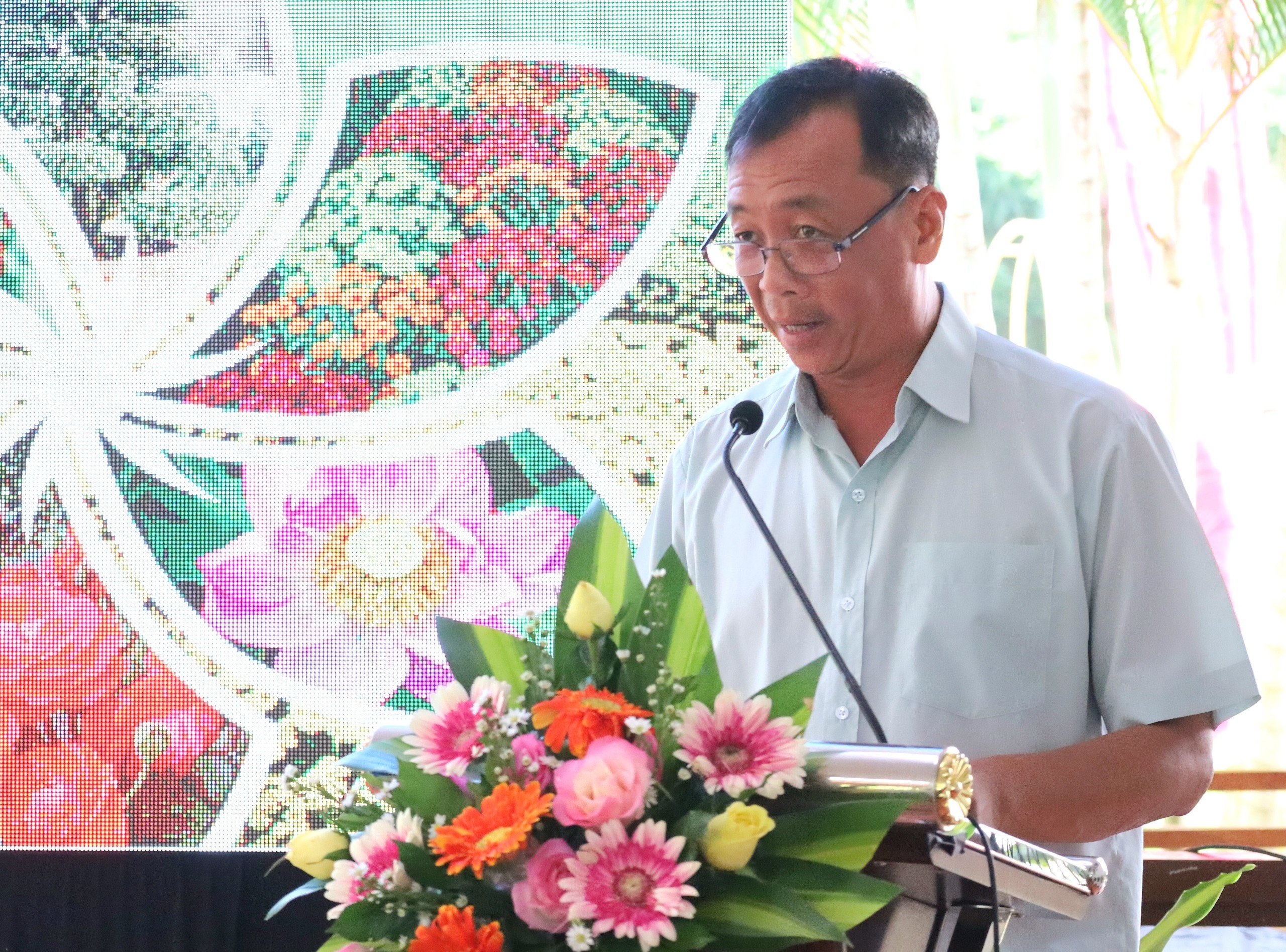 Ông Trần Thanh Hùng - Chủ nhiệm Hội quán nông dân cùng nhau làm du lịch TP. Sa Đéc phát biểu tại buổi họp báo.