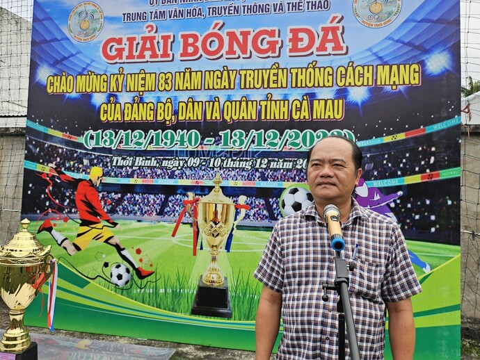 Ông Trần Minh Nhân - Phó chủ tịch ủy ban nhân dân huyện Thới Bình, Trưởng ban tổ chức phát biểu tại giải đấu.