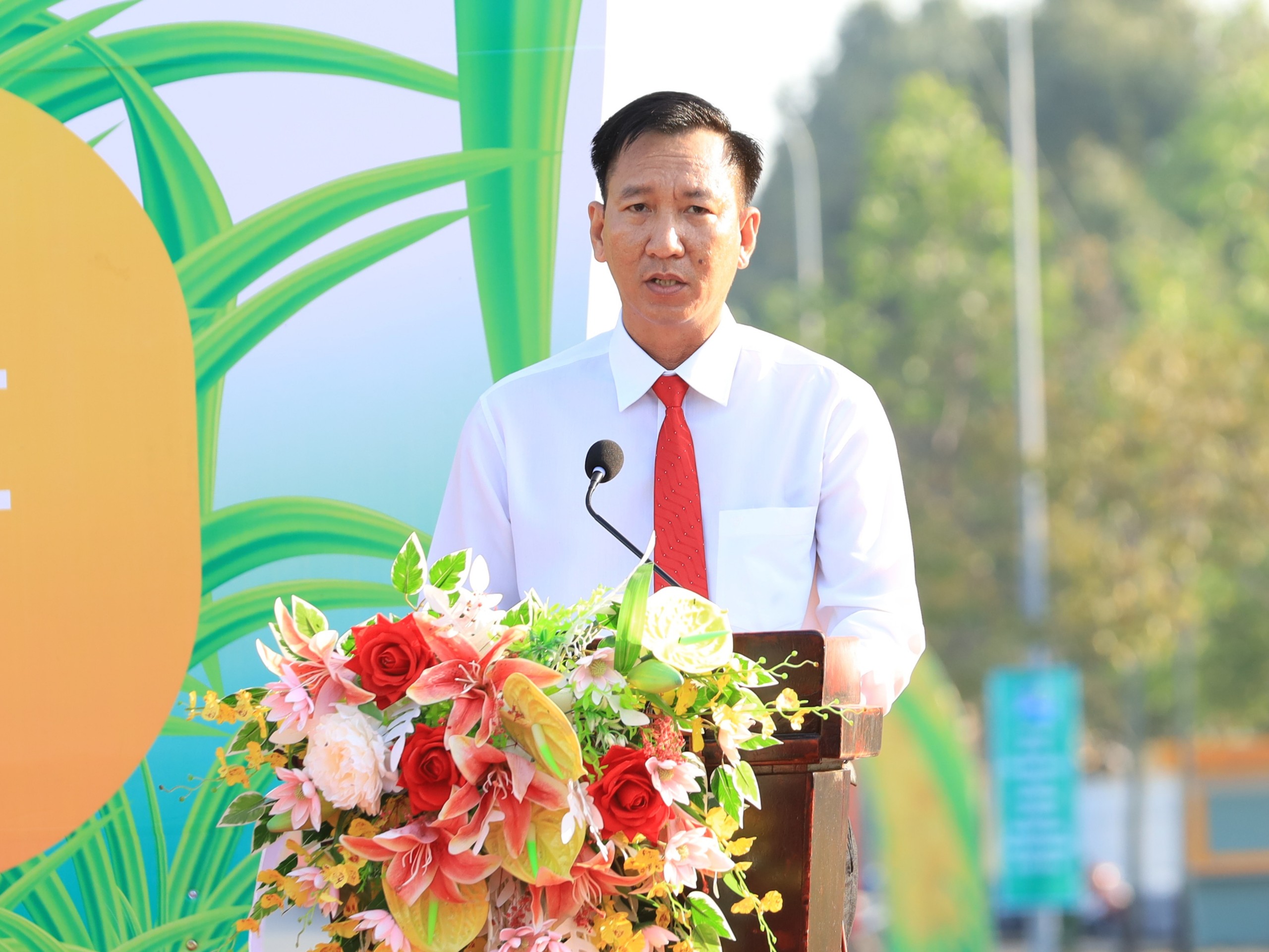 Ông Ngô Minh Long - Giám đốc Sở NN và PTNT tỉnh Hậu Giang phát biểu tại lễ khai mạc.