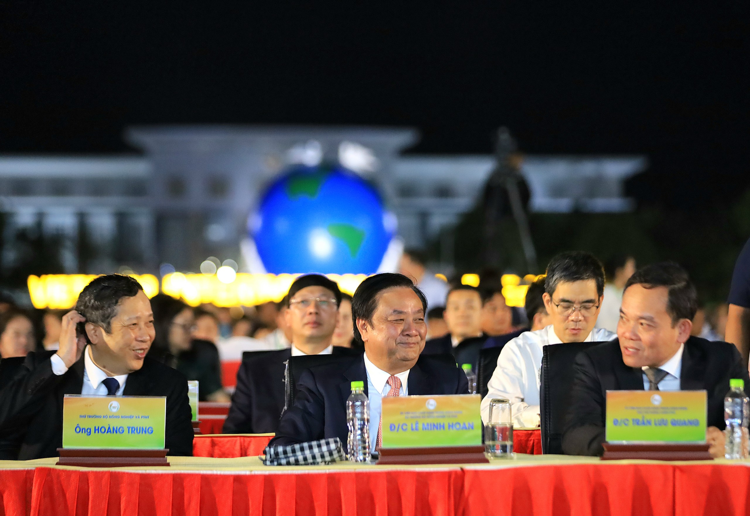 Phó Thủ tướng Trần Lưu Quang và ông Lê Minh Hoan - Bộ trưởng Bộ Nông nghiệp và Phát triển nông thôn dự lể khai mạc Festival quốc tế ngành hàng lúa gạo Việt Nam - Hậu Giang 2023.