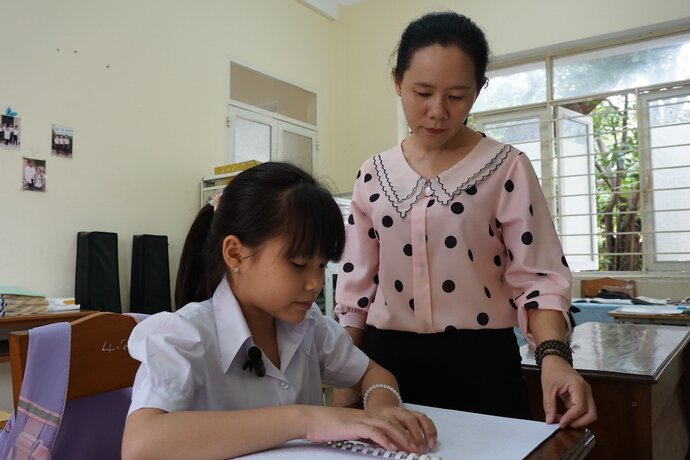Cô Dung - vừa là giáo viên vừa là người mẹ của Nguyễn Ngọc Phương Linh.