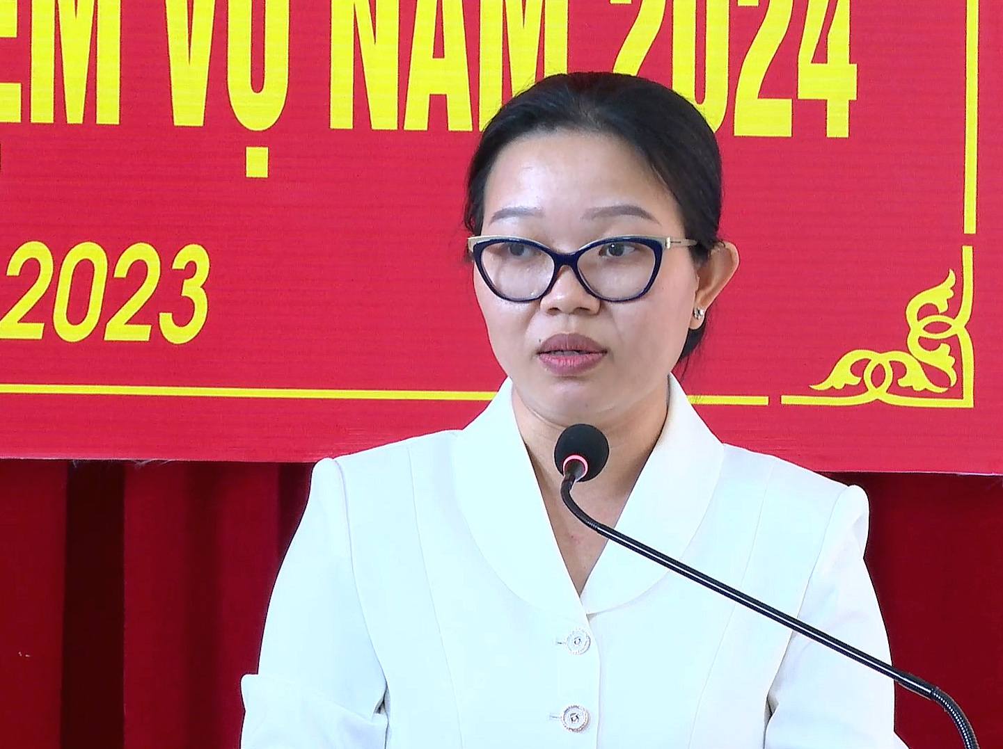 Bà Trần Thị Vĩnh Nghi - UV BTV Thành ủy, Bí thư Huyện ủy Thới Lai phát biểu tại hội nghị.